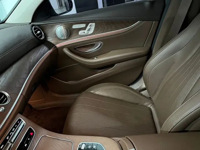 Mercedes-Benz E-Class — Фото автомобиля 7