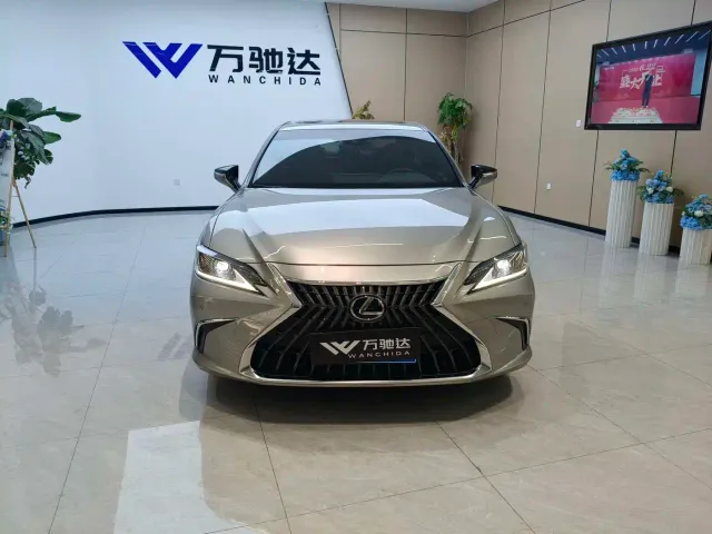 Lexus ES — Фото автомобиля 3