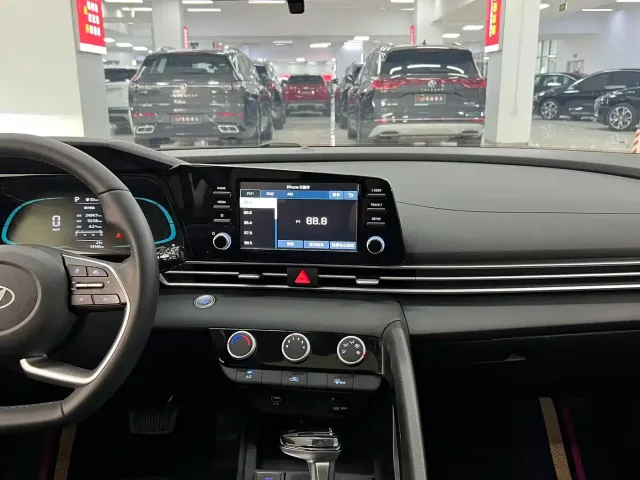 Hyundai Elantra — Фото автомобиля 6