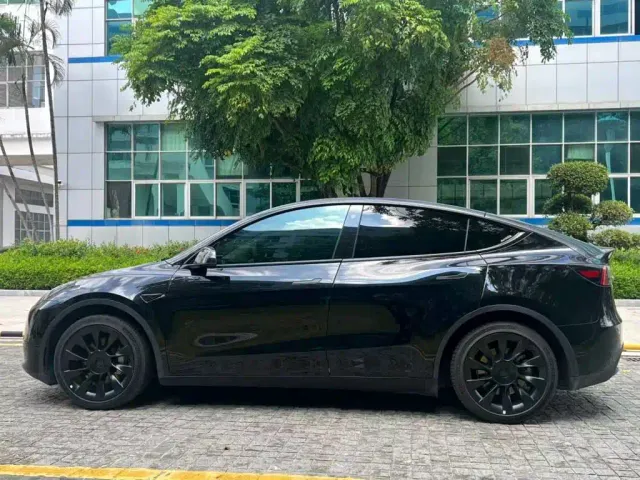 Tesla Model Y — Фото автомобиля 8