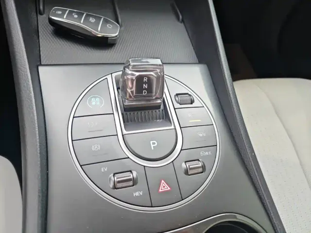 BYD Seal 05 DM-i — Фото автомобиля 13
