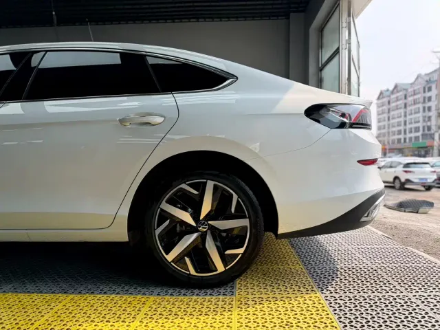 Volkswagen Lamando — Фото автомобиля 7