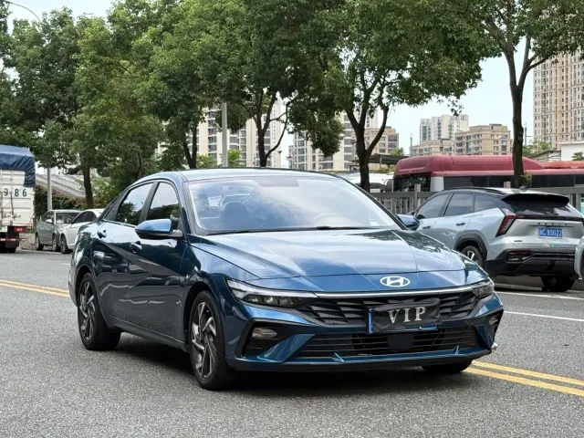 Hyundai Elantra — Фото автомобиля 3