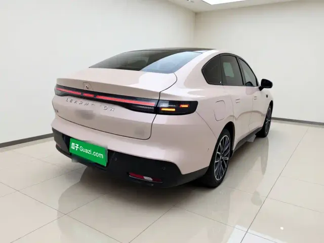 Leapmotor B01 — Фото автомобиля 6