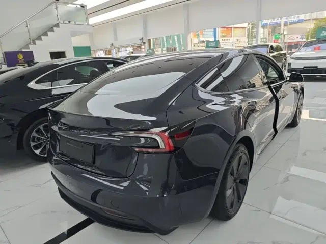 Tesla Model 3 — Фото автомобиля 6