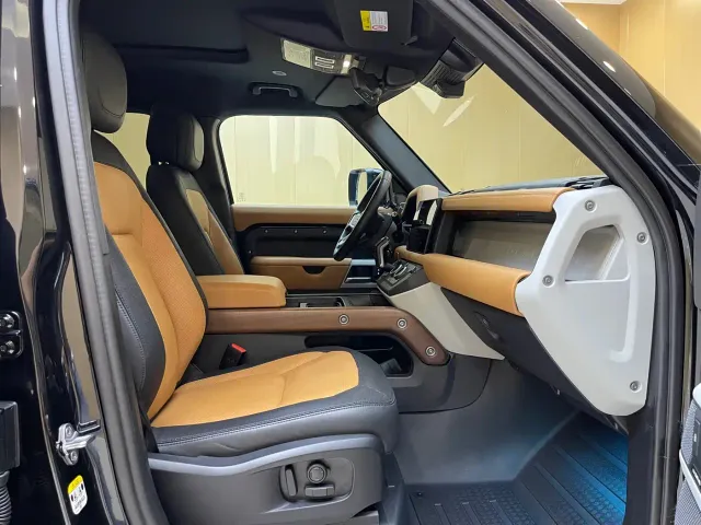 Land Rover Defender — Фото автомобиля 6