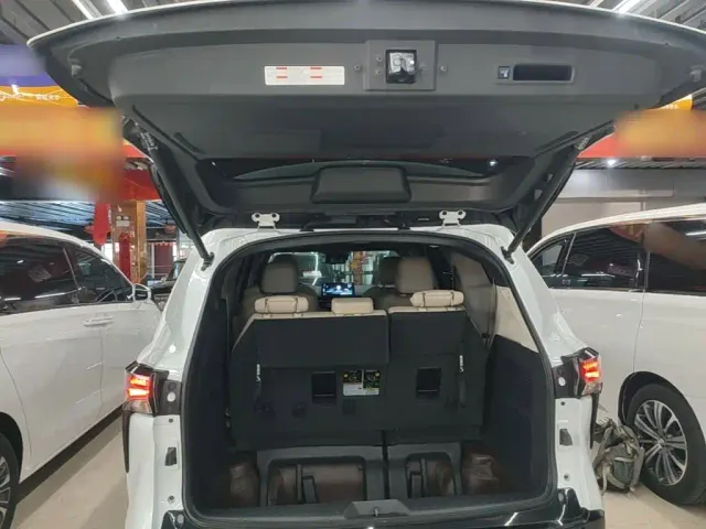 Toyota Toyota Sienna 2021 2.5L Hybrid Luxury Welfare Edition — Фото автомобиля 18