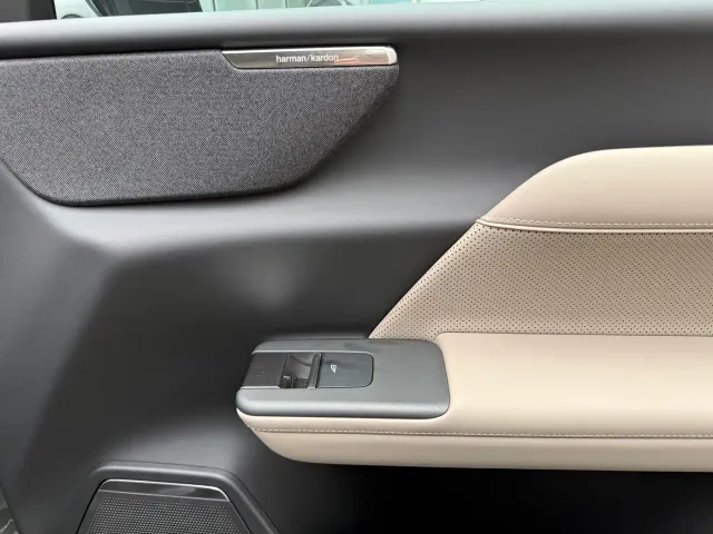 Volvo XC70 Plug-in Hybrid — Фото автомобиля 17