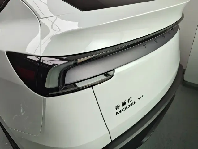 Tesla Model Y — Фото автомобиля 5