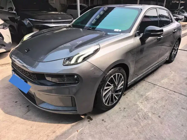 Lynk & Co 03 — Фото автомобиля 3