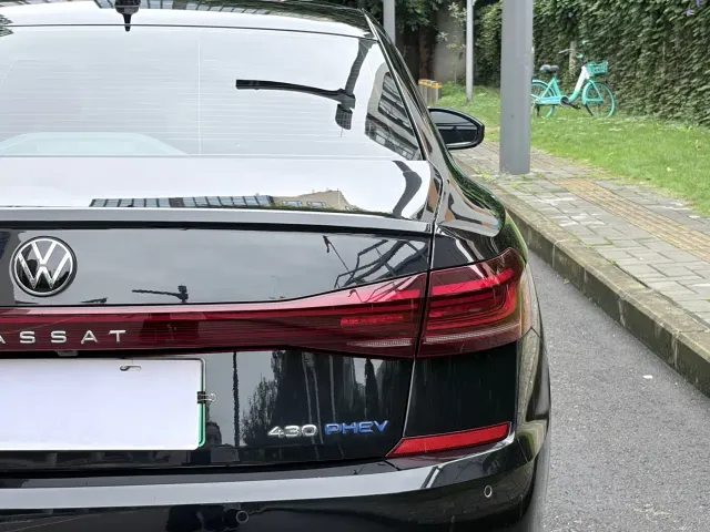 Volkswagen Passat — Фото автомобиля 9