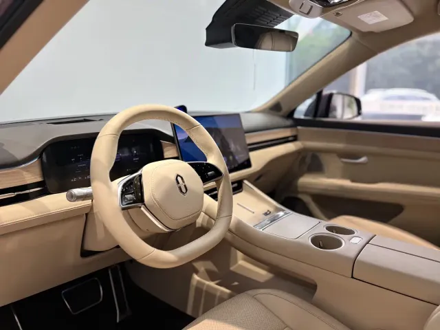 Aito M5 — Фото автомобиля 6
