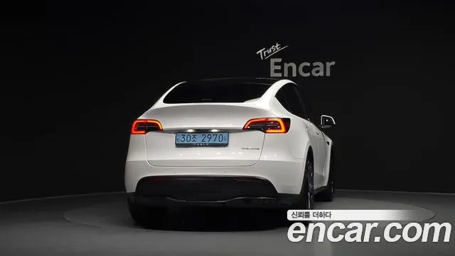 Tesla Model Y — Фото автомобиля 4