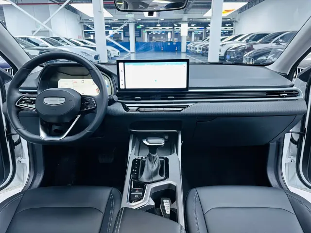 Geely Emgrand — Фото автомобиля 6