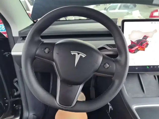 Tesla Model Y — Фото автомобиля 10