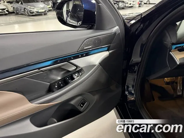 BMW 5 Series G60 — Фото автомобиля 11