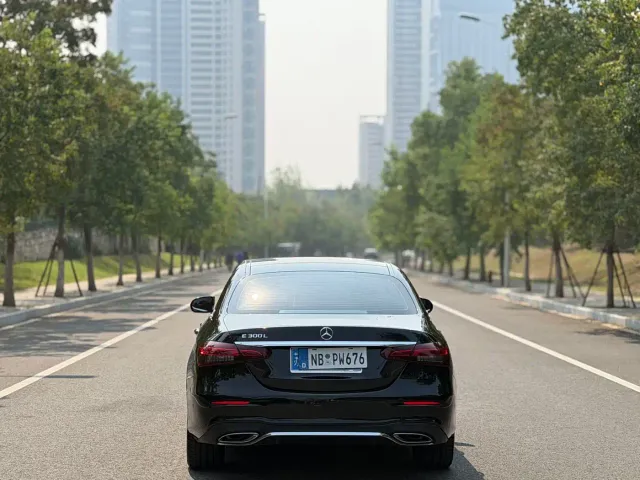Mercedes-Benz E-Class — Фото автомобиля 14