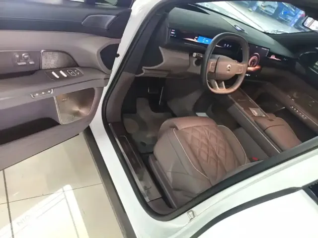 NIO NIO ES8 2025 Model 6-Seat Executive Luxury Edition — Фото автомобиля 15