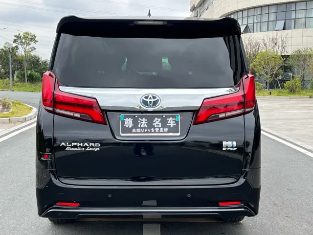 Toyota Alphard — Фото автомобиля 5