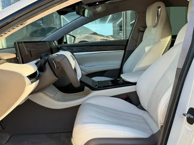 IM Motors L7 — Фото автомобиля 9