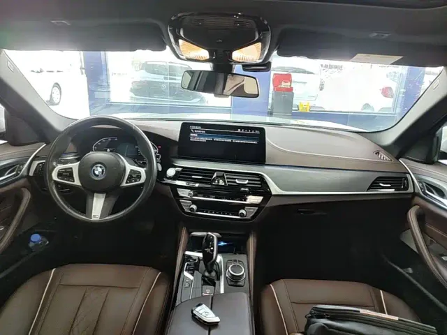 BMW 5 Series — Фото автомобиля 9