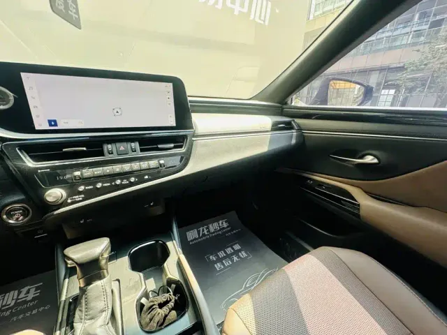 Lexus ES — Фото автомобиля 14