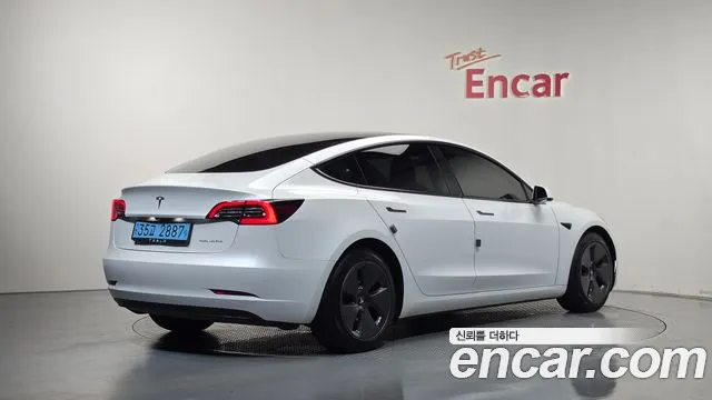 Фотография автомобиля — Tesla Model 3