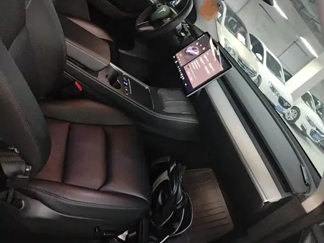 Tesla Model Y — Фото автомобиля 24