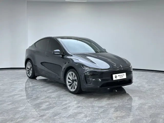 Tesla Model Y — Фото автомобиля 7