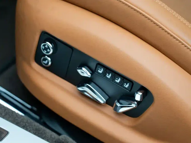 Bentley Flying Spur — Фото автомобиля 10