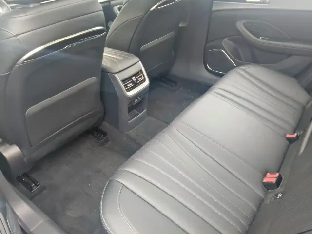 Hongqi H5 — Фото автомобиля 10