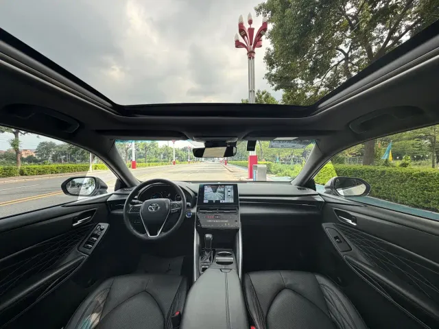 Toyota Avalon 2023 Hybrid 2.5L XLE Premium Edition — Фото автомобиля 16