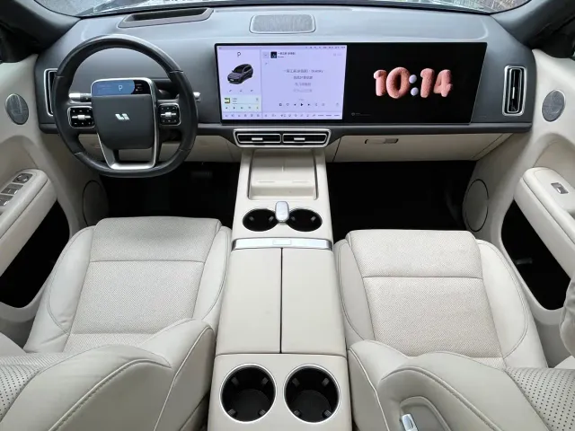 Li Auto L9 — Фото автомобиля 8