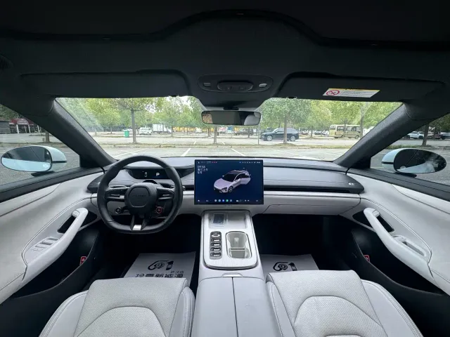 Xiaomi SU7 — Фото автомобиля 13