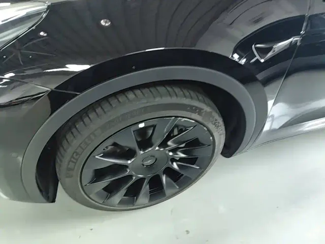Tesla Model Y — Фото автомобиля 22