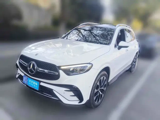 Фотография автомобиля — Mercedes-Benz GLC-Class