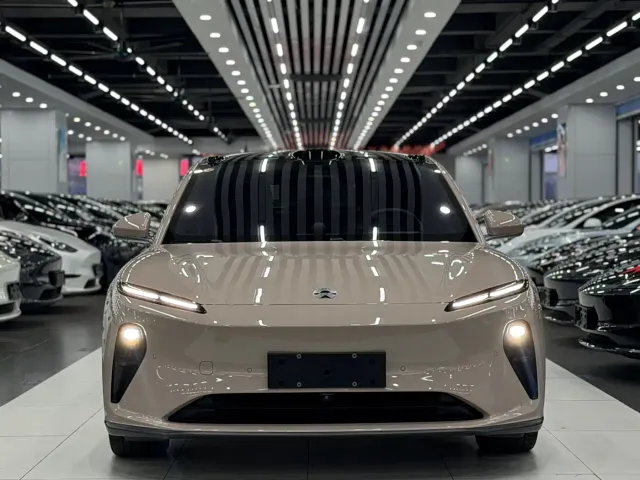 Nio ET5 — Фото автомобиля 2