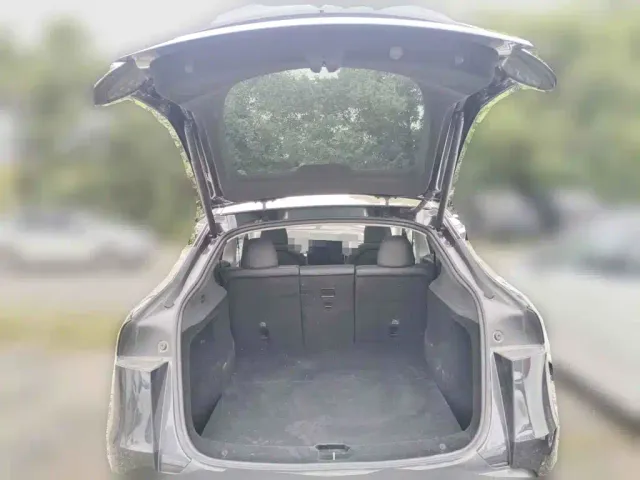 Tesla Model Y — Фото автомобиля 5