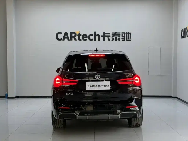 BMW iX3 — Фото автомобиля 5