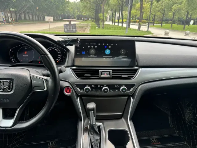 Honda Accord — Фото автомобиля 9