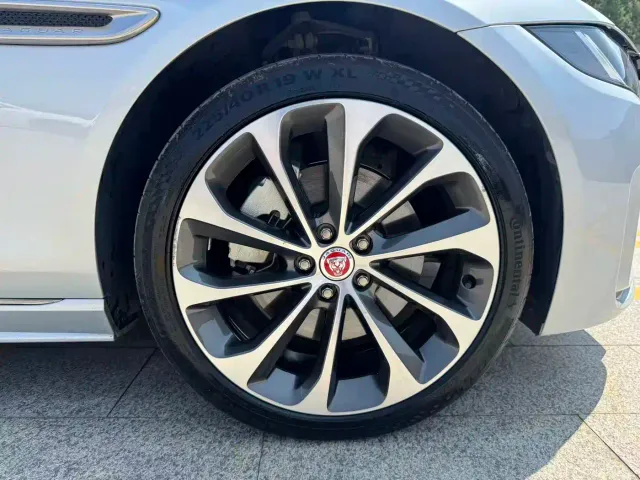 Jaguar XEL — Фото автомобиля 9