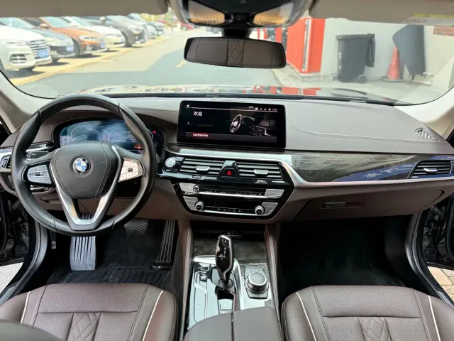 BMW 5 Series — Фото автомобиля 3