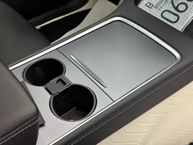 Tesla Model Y — Фото автомобиля 12