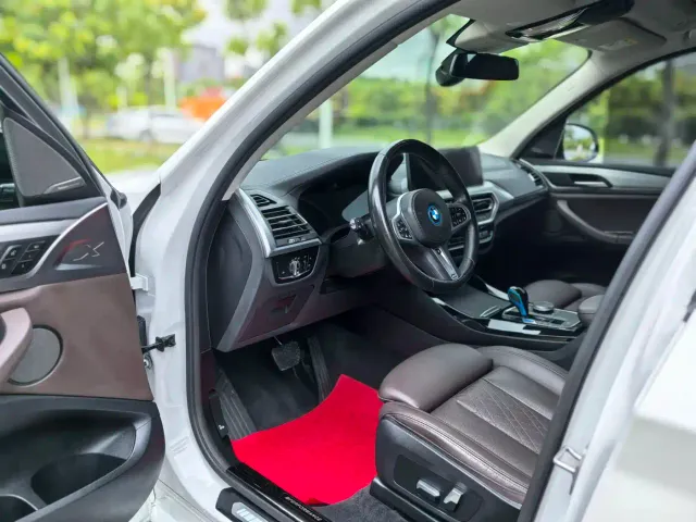 BMW iX3 — Фото автомобиля 8