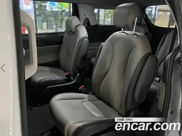 Kia Carnival Generation 4 — Фото автомобиля 7