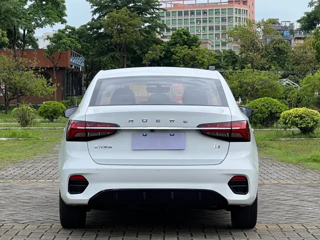 Roewe i5 — Фото автомобиля 5