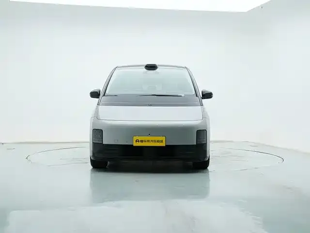 Li Auto MEGA — Фото автомобиля 3