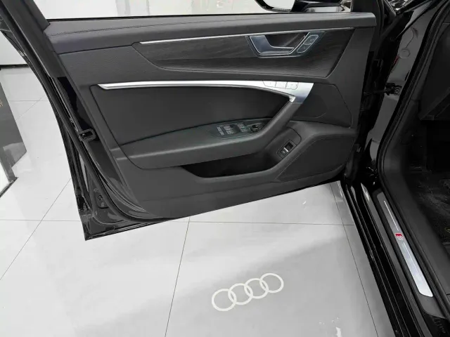 Audi A6L — Фото автомобиля 14