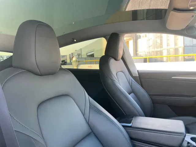 Tesla Model Y — Фото автомобиля 12
