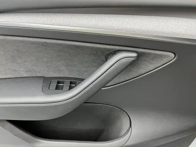 Tesla Model Y — Фото автомобиля 16